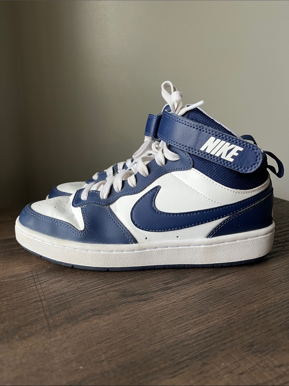 Nike Mid-Top Sneakers in Navy and White size 5Y great condition back to school